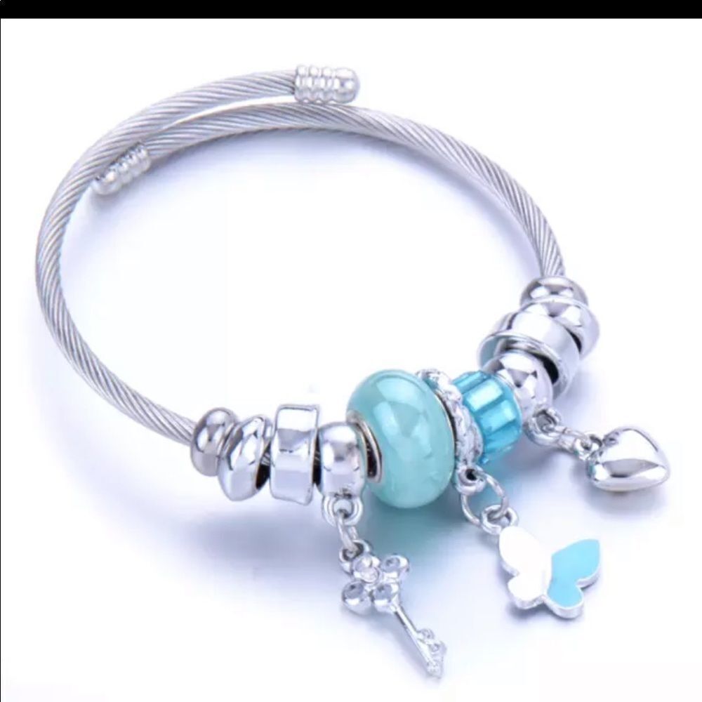 ‎LOVE BANGLE WITH BLUE BEADS